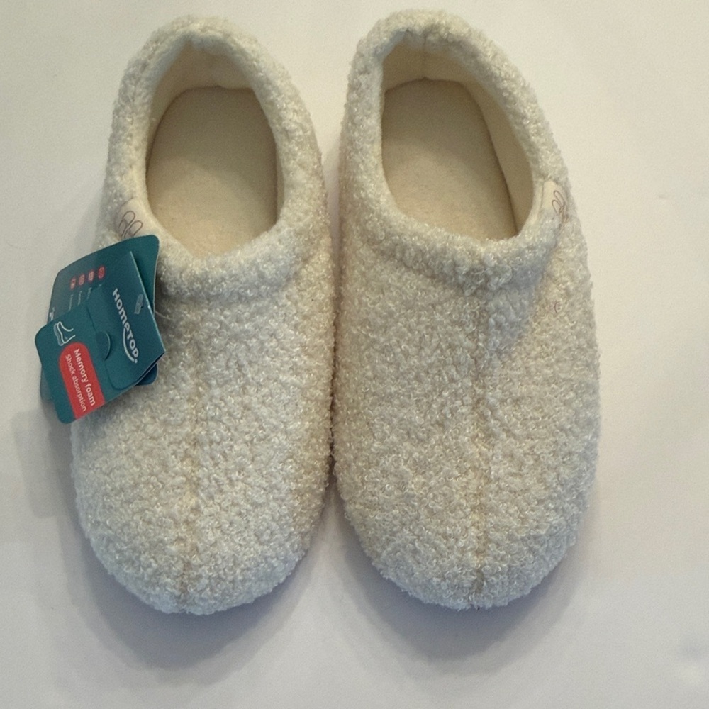 Cozy Cream Slippers Size 7/8